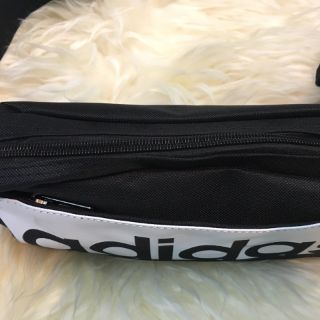 Túi đeo ngực Adidas