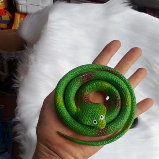 Rắn giả bằng cao su dài 70cm.
