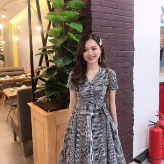 Váy xòe kẻ caro