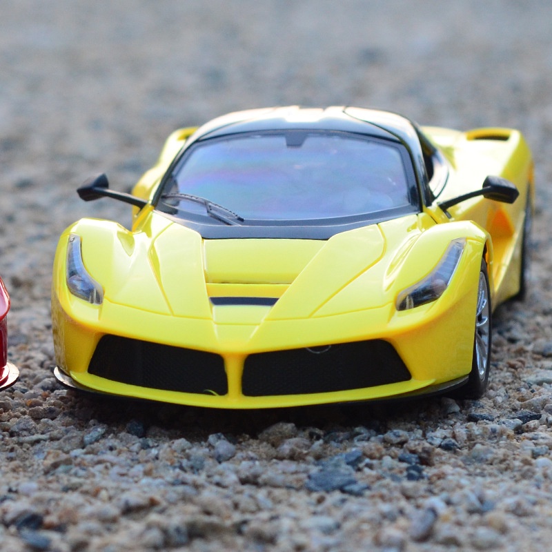 Đồ chơi ô tô mô hình điều khiển từ xa Ferrari 1:14 dài 30cm, có tặng kèm pin sạc