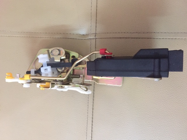 Khoá ngậm cửa liền moto trước / Sau Chery QQ3, Daewoo Spark  Matiz 2