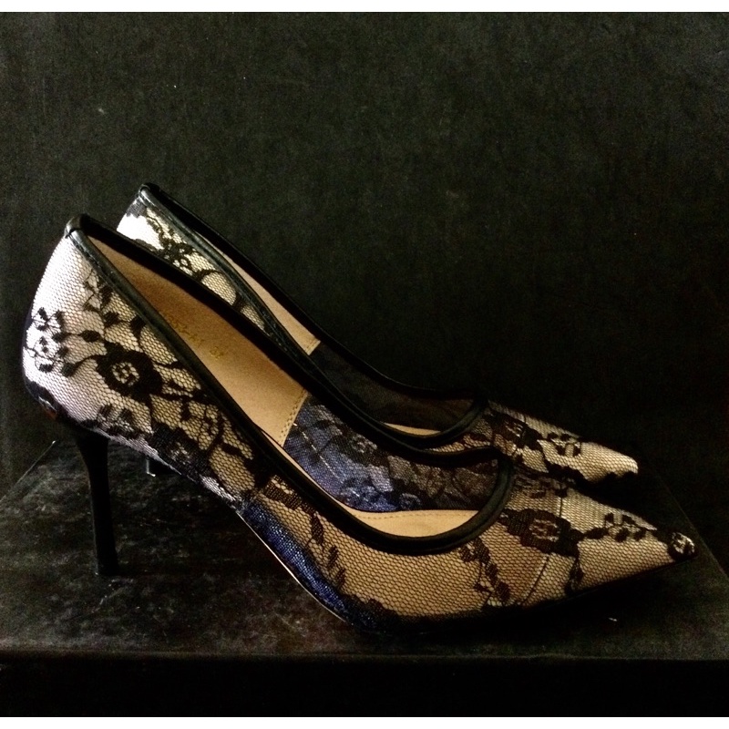 Giầy cao gót hoạ tiết hoa pass