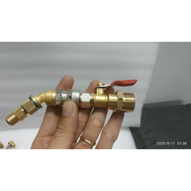 Béc rửa vệ sinh máy lạnh .