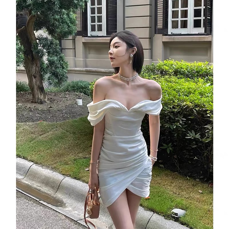 Đầm Trắng Trễ Vai Cổ Yếm Sang Trọng Quyến Rũ Thời Trang Đi Biển Cho Nữ