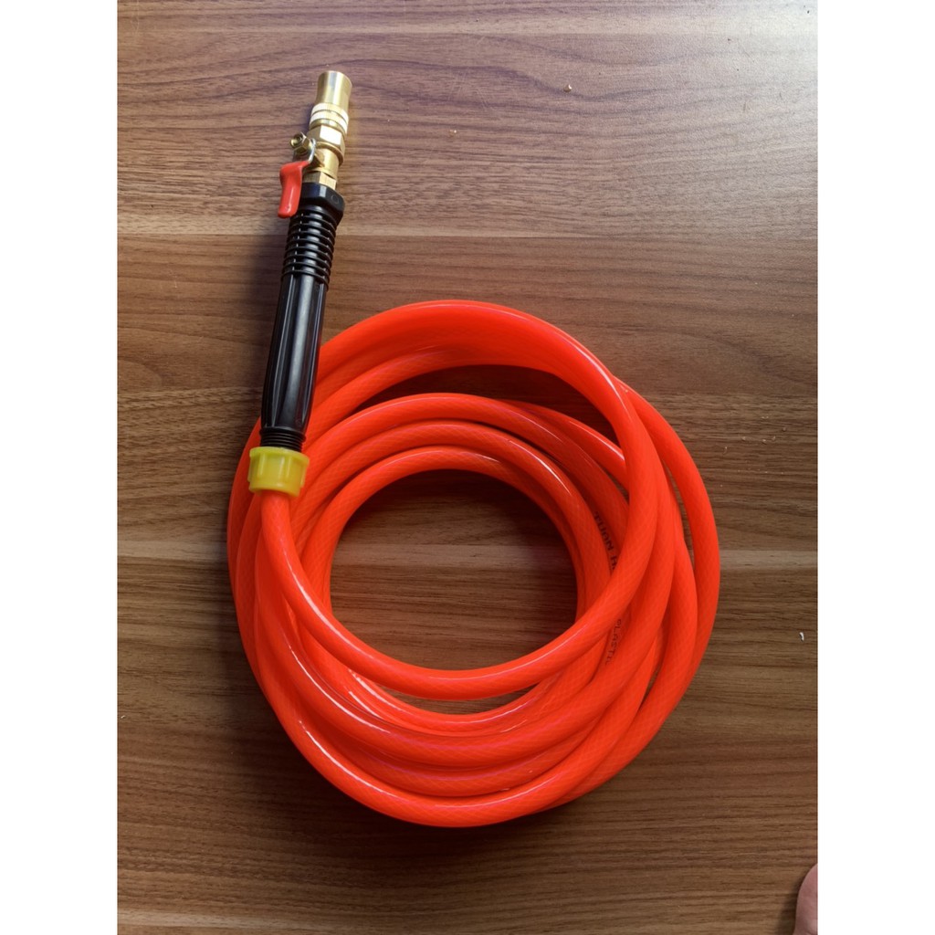 Ống dây áp lực dùng cho bơm nước 12v đường kính ống dẫn 10mm kèm 1 vòi xịt thằng đầu béc có chỉnh tia