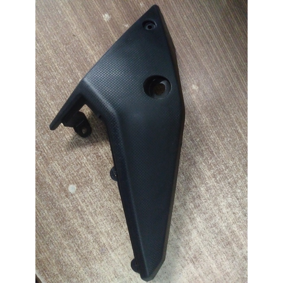 Mỏ cày bên phải xe SYm Galaxy 50cc