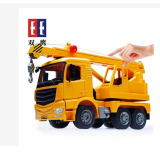 Mô hình xe cần cẩu E226 kích thước lớn.
