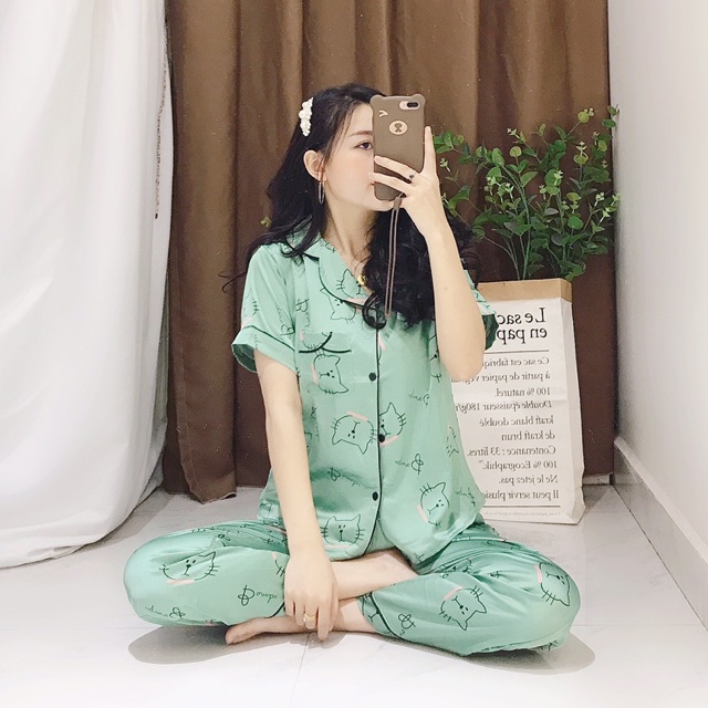 Đồ bộ lụa hoạ tiết áo cộc - quần dài | BigBuy360 - bigbuy360.vn