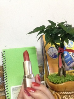 Combo 3 thỏi son Milani ( hơi bị xước xíu ạ)