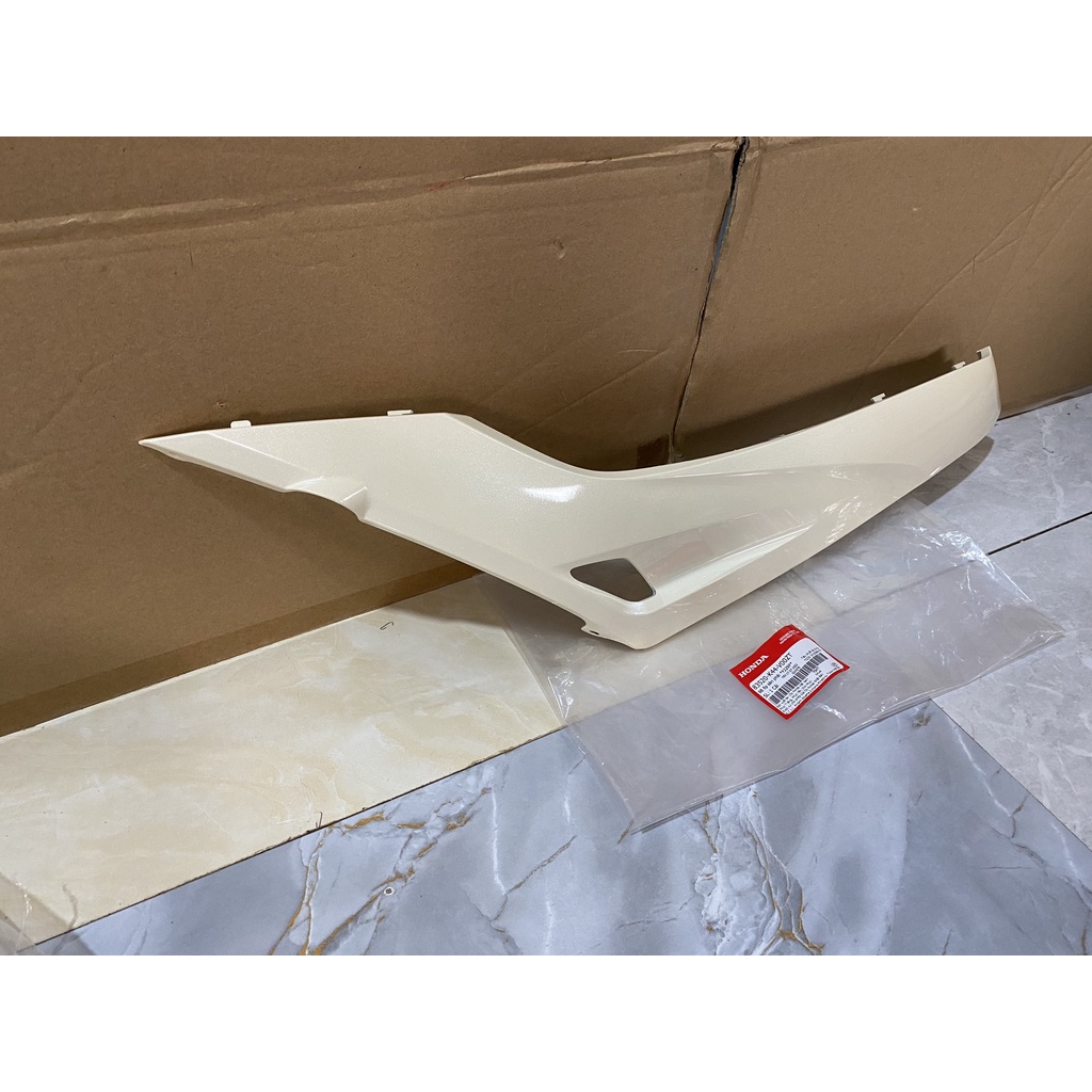 Bộ ốp sàn bên phải HONDA VISION năm 2014-2016-2018-2020 màu Vàng nhạt. *Y229P* 83520K44V00ZT
