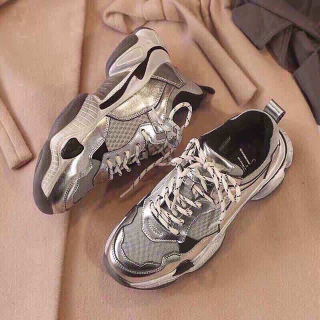 Giày thể thao màu bạc