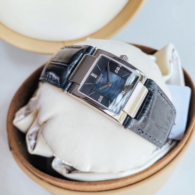 Đồng hồ nữ Tissot T090.310.16.126.00 31.6mm,Swiss Made, kính Sapphire nguyên khối, đính kim cương, mặt khảm trai