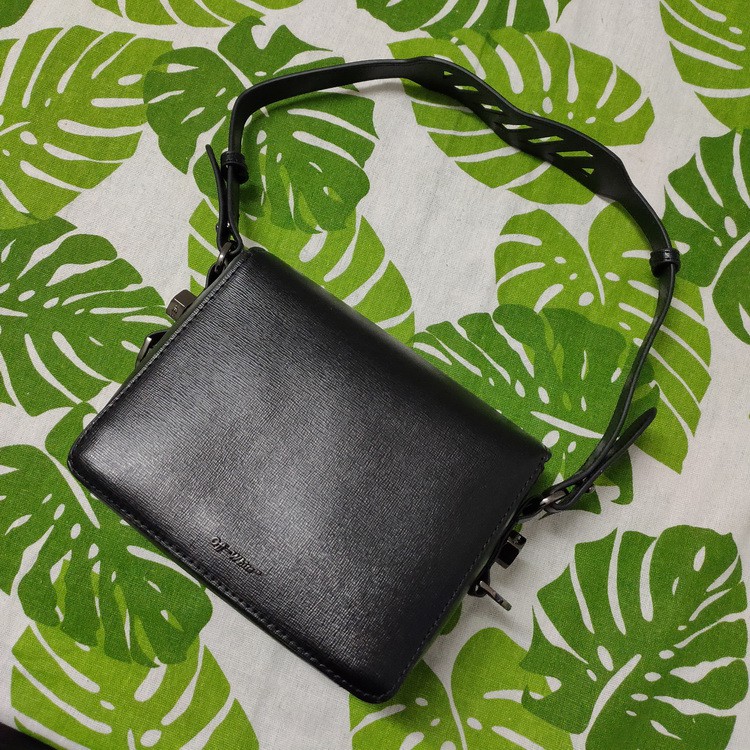 Túi đeo chéo Off White sculpture crossbody bag fw20