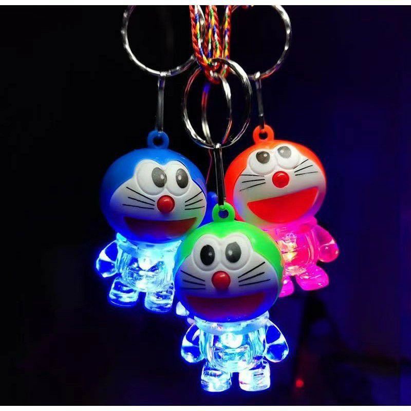 Móc khóa hình nhân vật Doraemon và Micky có đèn Led