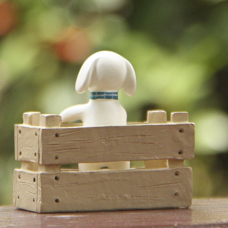 Mô hình chó trắng đứng trong pallet gỗ trang trí tiểu cảnh, bonsai, thủy sinh, DIY
