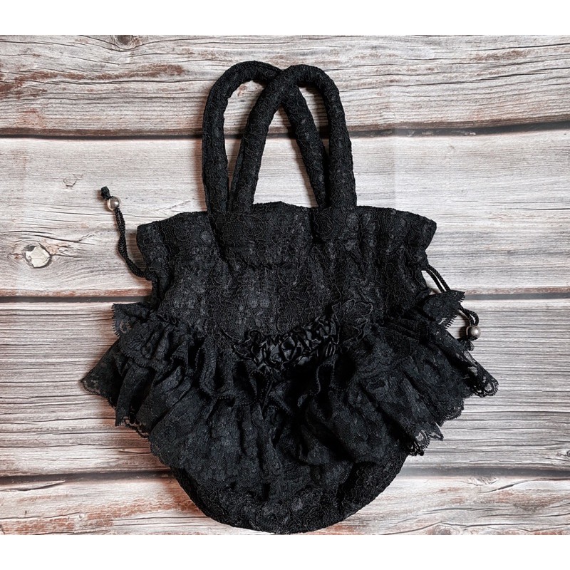 Thanh lý túi xách cầm tay ren nhỏ xinh.