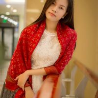 Khăn LV vuông nhũ trắng (full box)