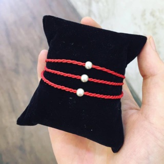 Chỉ đỏ may mắn bi bạc