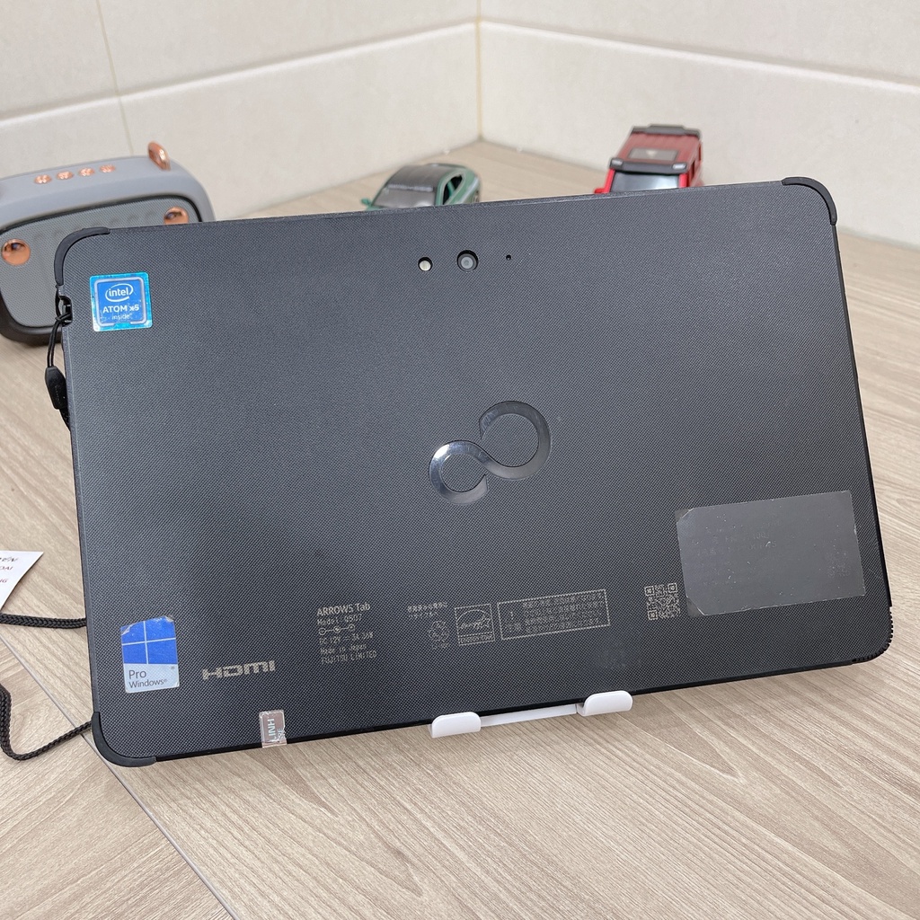 Laptop 2 trong 1 Fujitsu Q507 - Atom X5 Z8550 Ram 4G Window 10