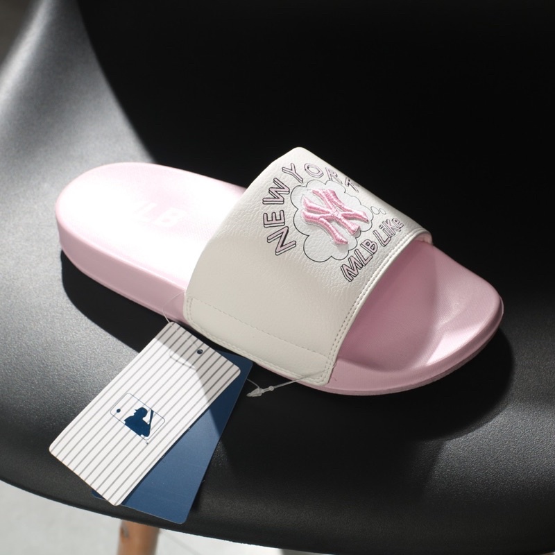 Dép quai ngang MLB chữ thêu hồng và nâu