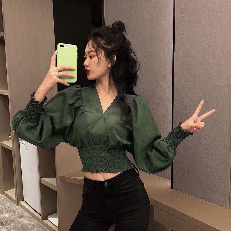 ÁO croptop tay dài phối với cổ V cùng với phần bo nhúng ở eo và tay phù hợp cho bạn nữ thích áo cổ v bo nhúng