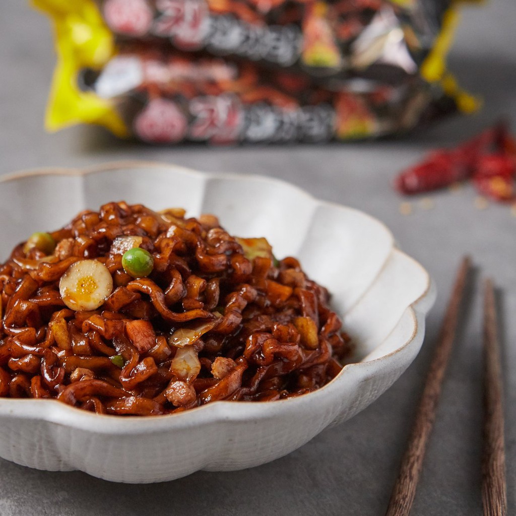 Mì Ottogi xốt tương đen Jin Jjajang Ramen