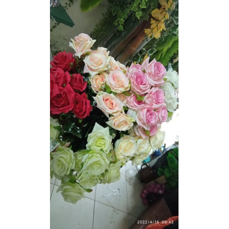 Cụm hoa hồng giả 12 bông điểm cỏ - hàng đẹp - trang trí sự kiện