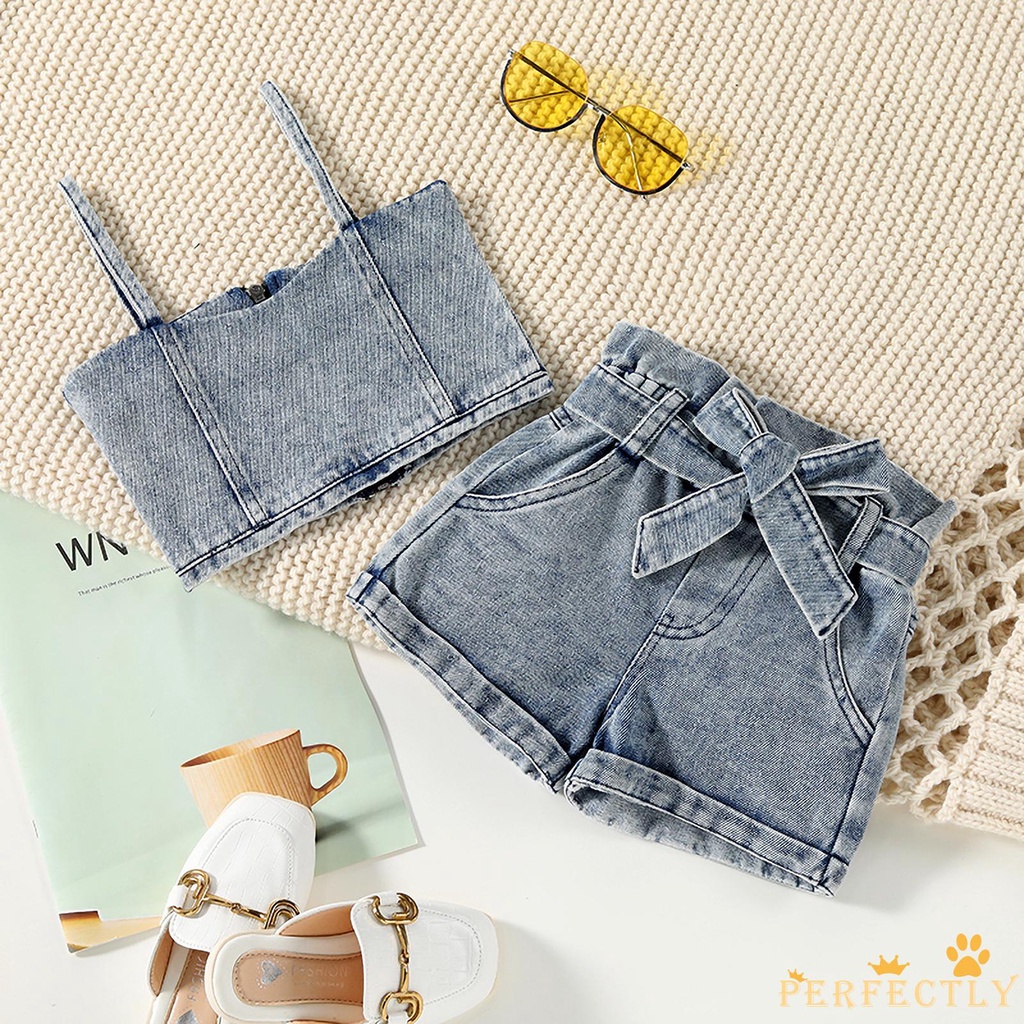 Set áo hai dây và quần ngắn vải denim sành điệu cho bé gái