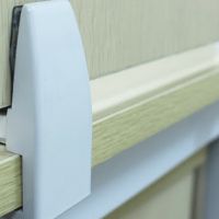 Kẹp vách ngăn chân L & T