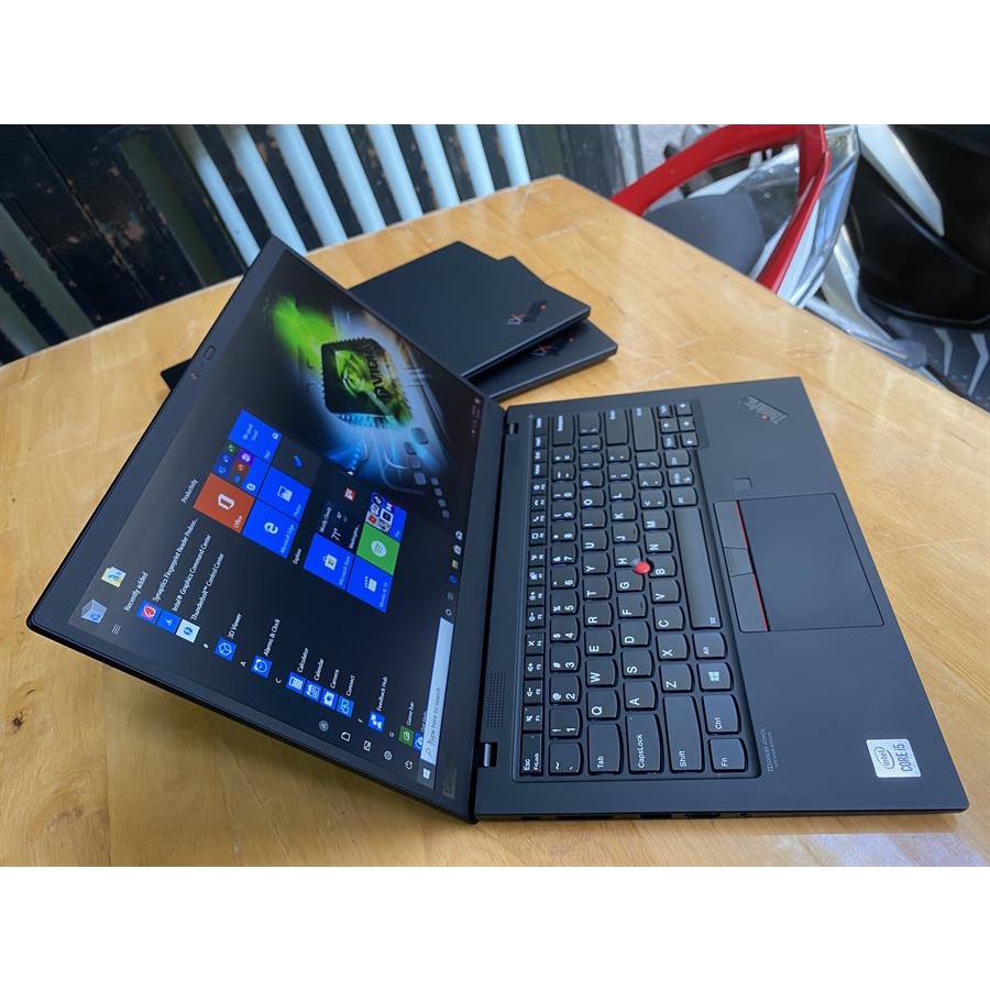 Lenovo Thinkpad X1 Carbon Gen 8