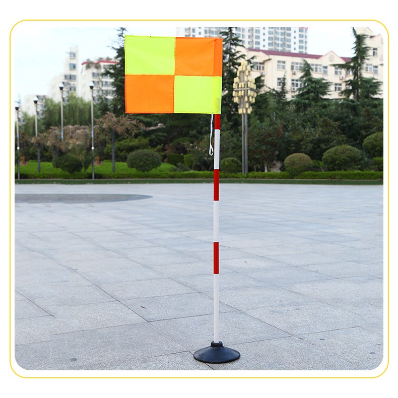 4 cọc nhựa trắng đỏ 1,5m luyện tập bóng đá