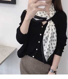Khăn lụa vuông đơn giản. Size 70x70.