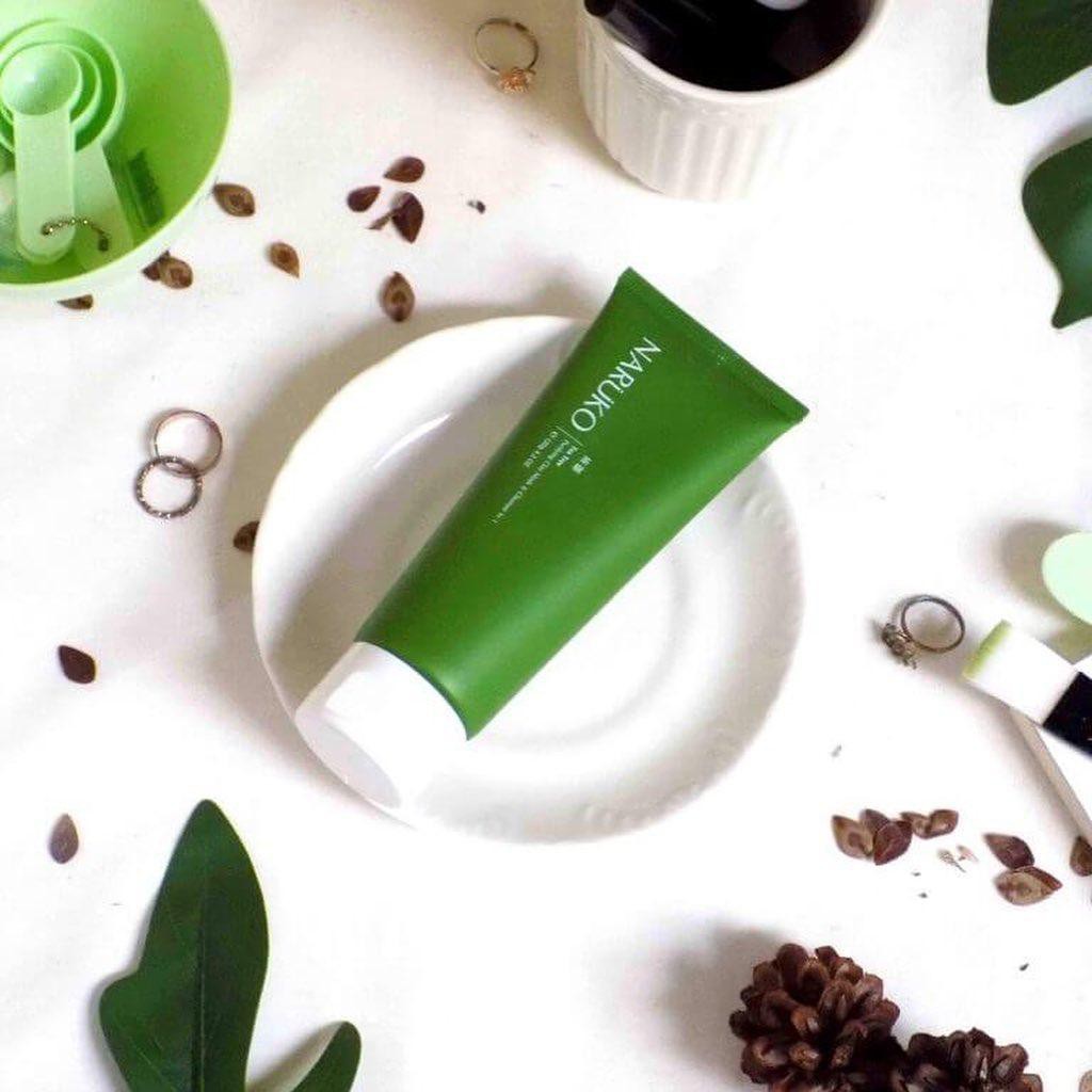 Sữa Rửa Mặt Tràm Trà Giảm Mụn Dạng Bùn - NARUKO Tea Tree Purifying Clay Mask And Cleanser In 1 120ml