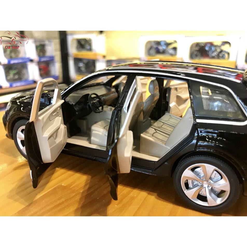 Xe mô hình hợp kim Audi Q7 hãng XLG tỉ lệ 1:24 màu đen