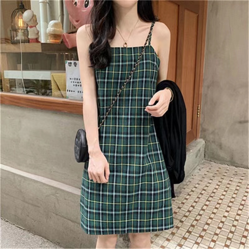 Váy kẻ sọc dễ thương cho phụ nữ thời trang