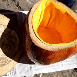 Vỏ dừa đựng ấm trà