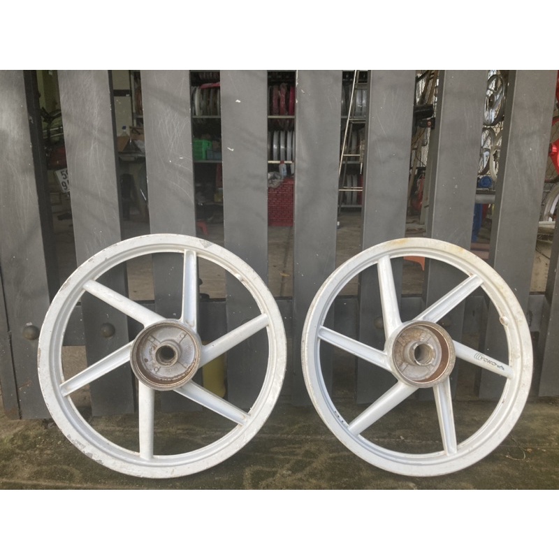 Mâm yoko 6 cây new tồn surius