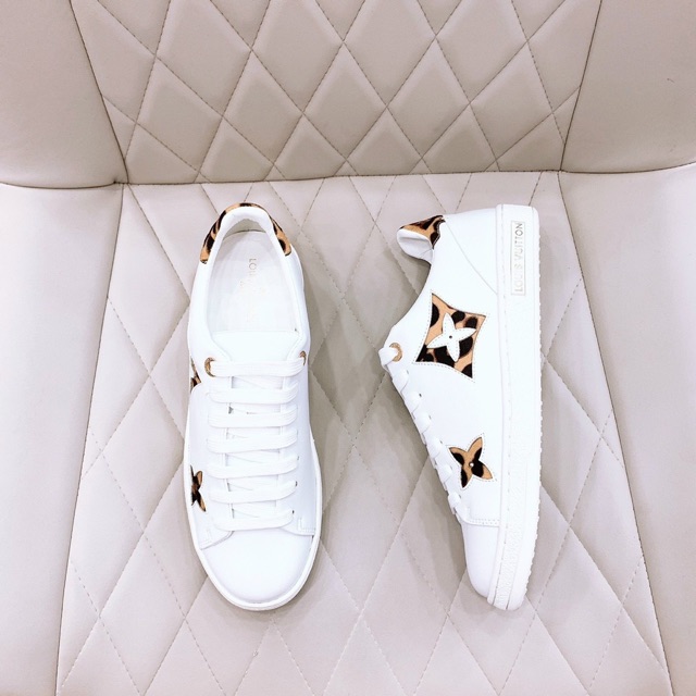 Sneaker hoạ tiết