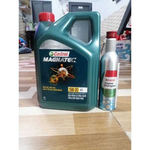 Combo 1 nhớt Castrol Magnate A5 5w30 4L và 1 dung dịch súc rửa động cơ Castrol shampoo
