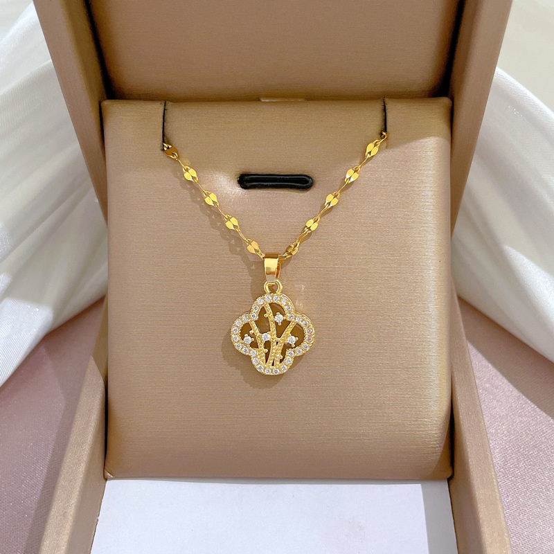 Vòng cổ Thép Titan Mạ Vàng Mặt Trăng Và Bướm Đính Đá Chất Lượng Cao