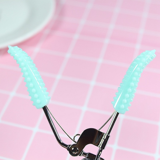 Kẹp mi Yizhilian 7020 nội địa Trung có lớp đệm silicone mềm mịn bấm mi cong tự nhiên