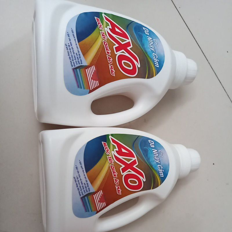 Nước tẩy quần áo màu Axo hương thanh khiết giành riêng cho da nhay cảm.