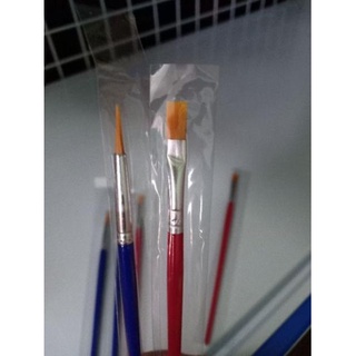 1 cây cọ vẽ