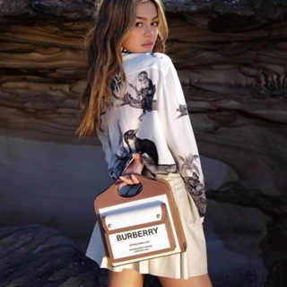 Túi xách burberry Ngọc Trinh hothit chất da phối vải canvas super fullbox