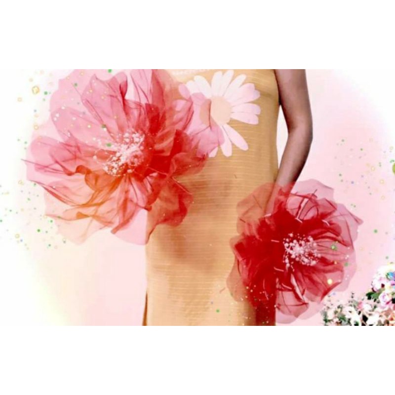 Chùm dây hạt cườm làm nhụy hoa voan khổng lồ