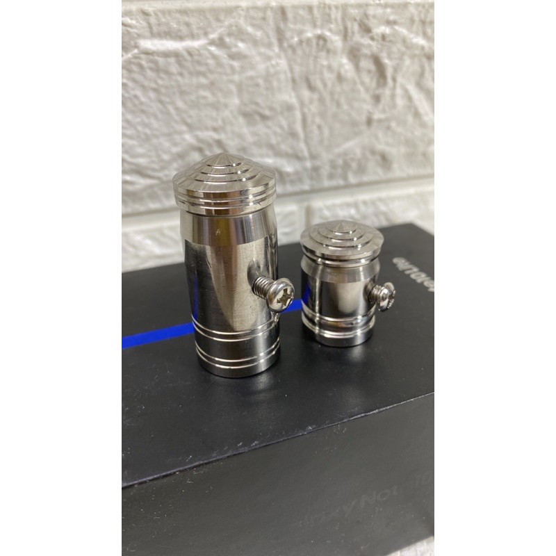 Chụp giò đạp inox gắn xe máy