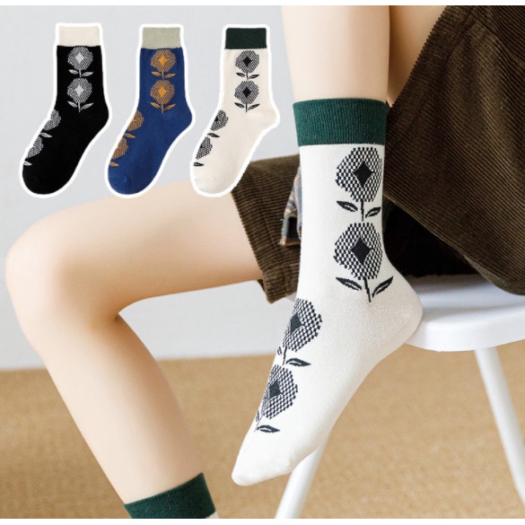 Vớ cao cổ Nam Nữ hình bông hoa phong cách trẻ trung, năng động.