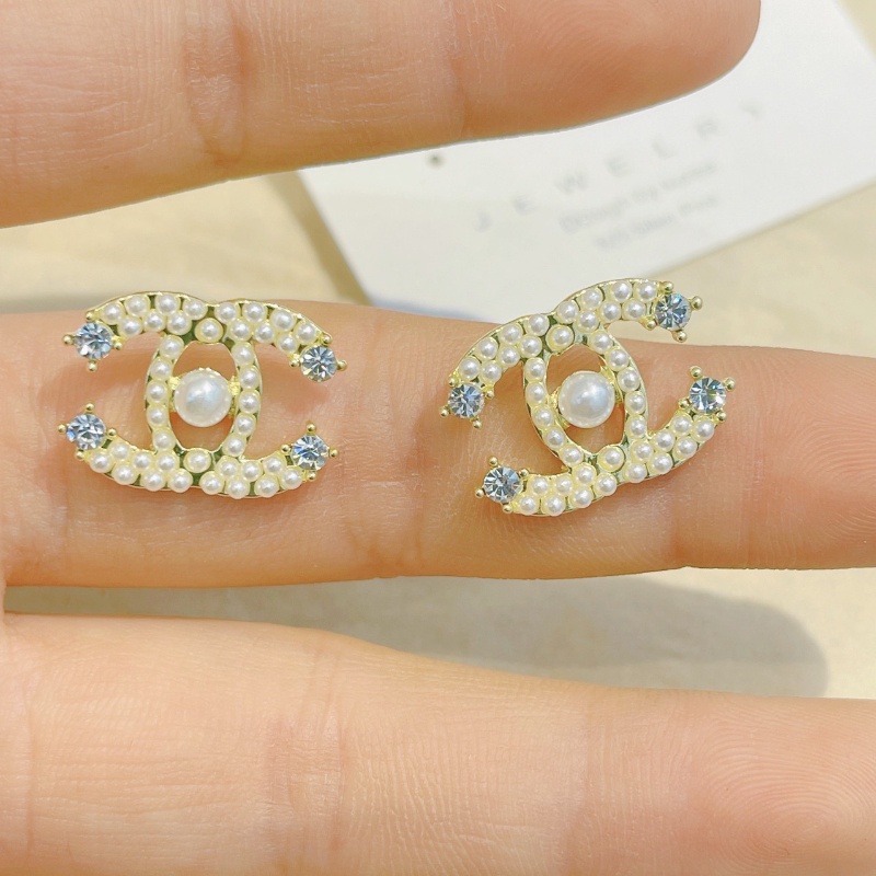 Đôi Bông Tai Ngọc Trai Giả Đầy Đủ Kích Thước