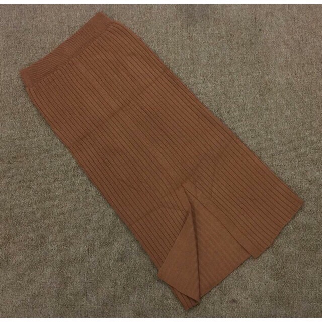 Chân váy len dáng dài midi xẻ sau | BigBuy360 - bigbuy360.vn