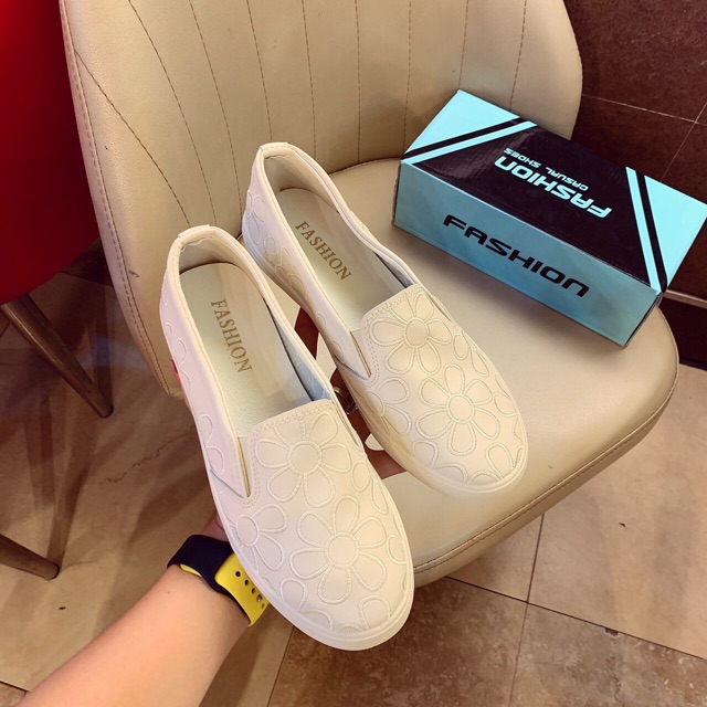 GIÀY SLIPON NỮ HOA THÊU SIÊU XINH